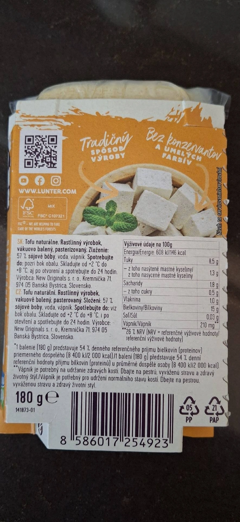 Balíček tofu s nutričními údaji a složením v češtině.