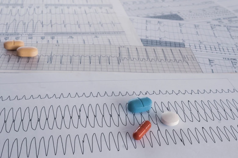EKG pásy a tablety pro léčbu srdeční arytmie