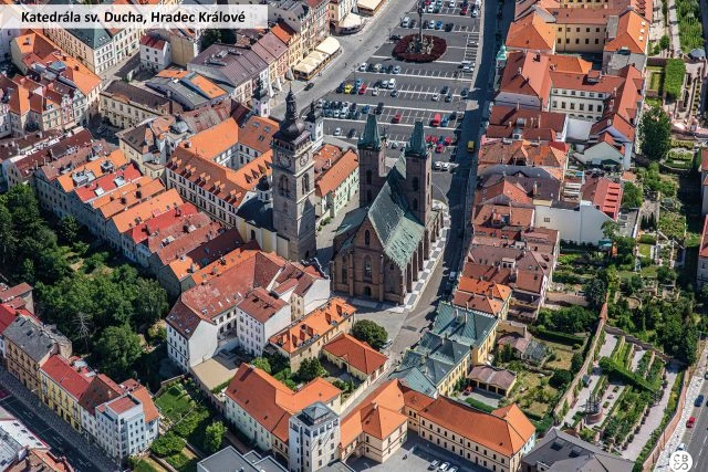 Katedrála svatého Ducha v historickém centru města Hradec Králové.
